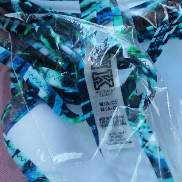 New Victoria's Secret strappy bikini top - Picture 3 of 6